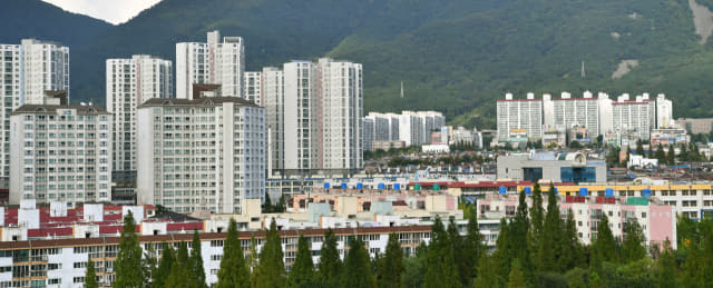 창원 성산구 가음동 지역. 아파트와 연립 및 단독 주택들이 모여 있다./전강용 기자/