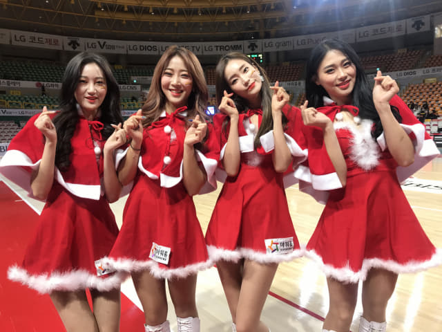 LG 세이커스 치어리더 세이퀸 송재경(왼쪽부터), 이유미, 손지해, 박선주.