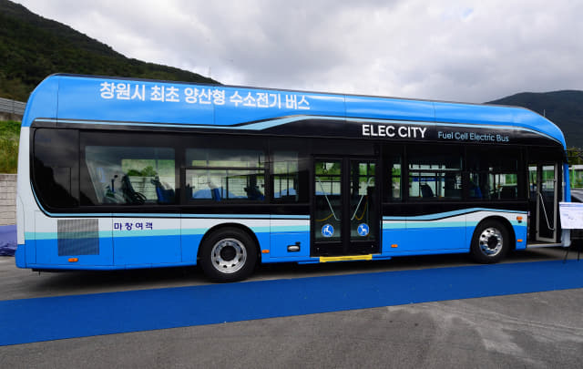 창원시 최초 양산형 수소전기 버스./성승건 기자/