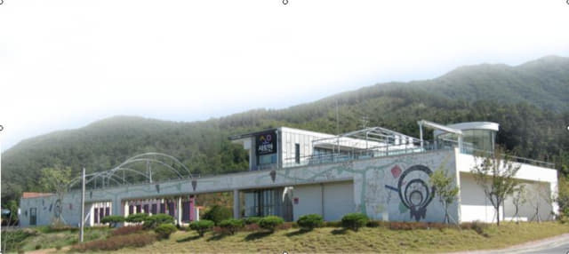 안성 서운면에 있는 국내 최초 포도박물관 ‘샤토안’.