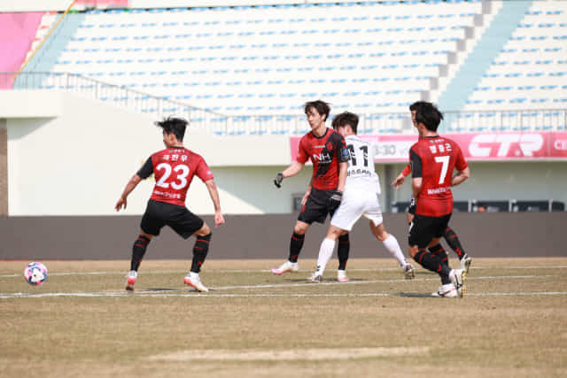 9일 경남FC와 서울중랑축구단과의 FA컵 2라운드 경기가 열리고 있다./경남FC/