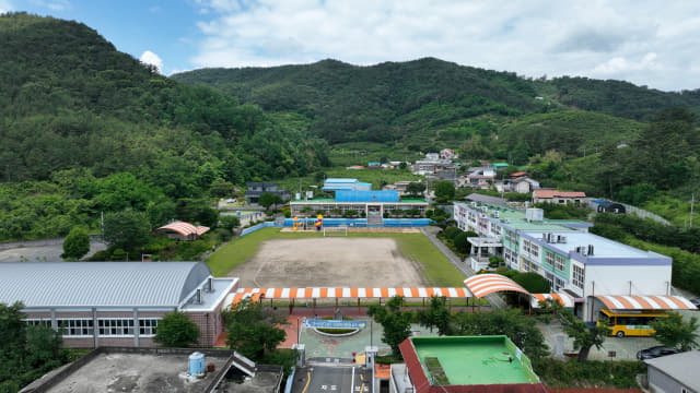 창원시 의창구 동읍 봉강초등학교 전경.