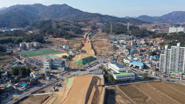 31일 창원시 의창구 동읍 용잠리와 봉강리를 잇는 4차로 국지도 30호선 건설 공사가 진행되고 있다./김승권 기자/