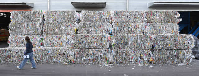 창원 생활폐기물재활용처리종합단지에서 처리된 재활용 비닐./김승권 기자/