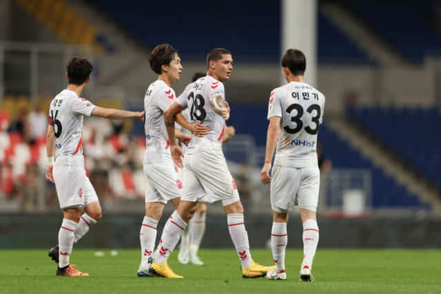 19일 부산아이파크를 상대로 한 '하나원큐 K리그2 2022' 21라운드 경기에서 티아고가 골을 넣고 기뻐하고 있다./한국프로축구연맹/