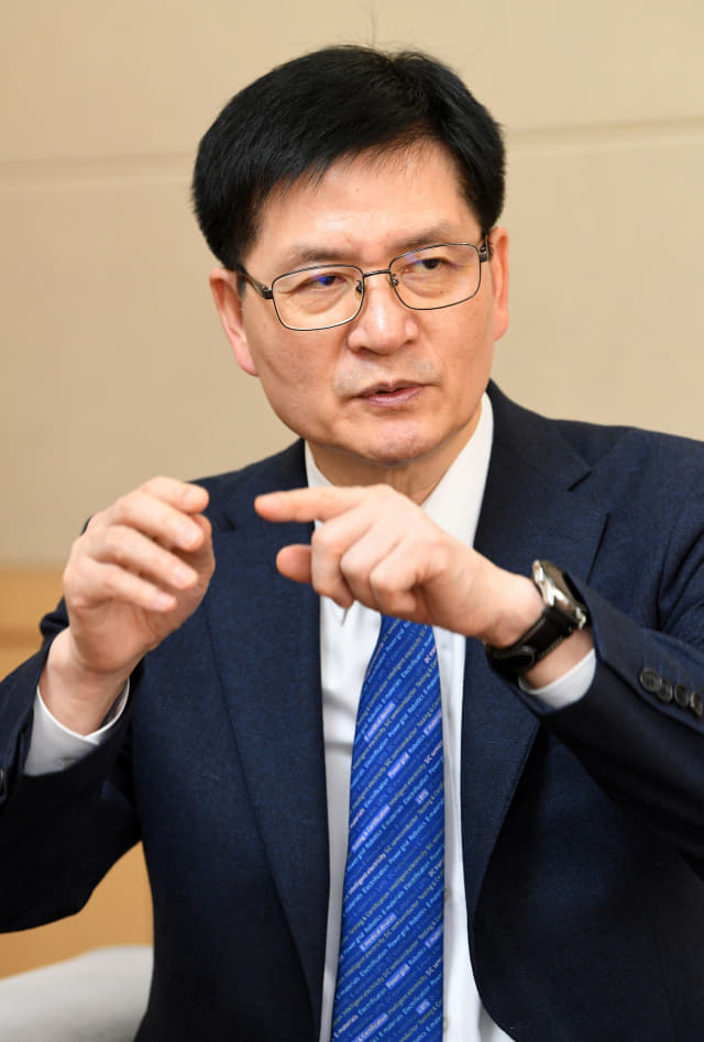 김남균 한국전기연구원장이 ‘큰 기술’ 개발 전략과 지역 경제 발전 노력에 대해 설명하고 있다./성승건 기자/