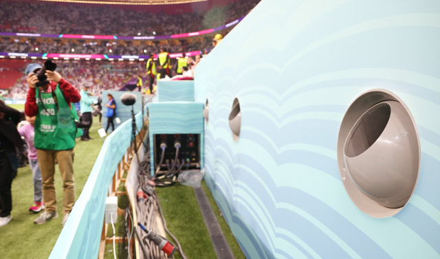 2022 카타르 월드컵 개막전이 열린 카타르 알코르 알바이트 스타디움에 더위를 식혀줄 에어컨이 가동되고 있다./연합뉴스/