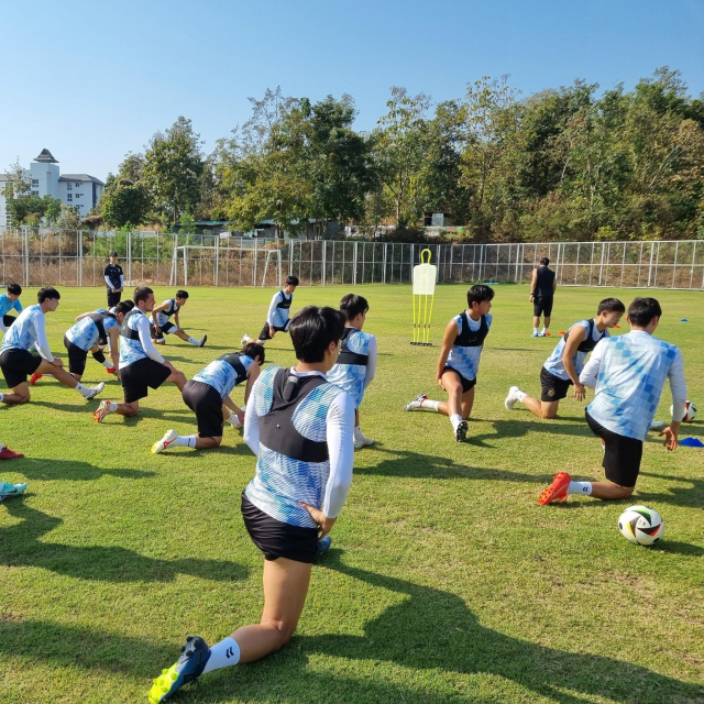경남FC 선수들이 태국 치앙마이에서 2024시즌 대비 전지훈련을 하고 있다./경남FC/