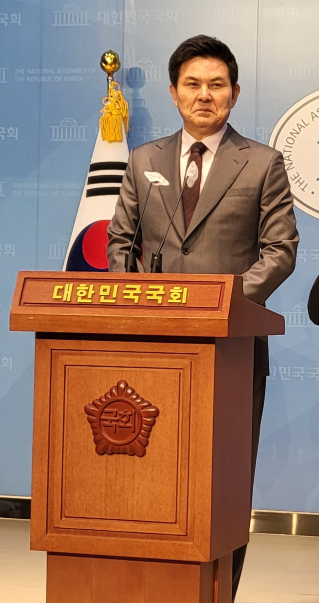 국민의힘 김태호 의원이 8일 국회에서 양산을 출마 선언을 하고 있다./이지혜 기자/